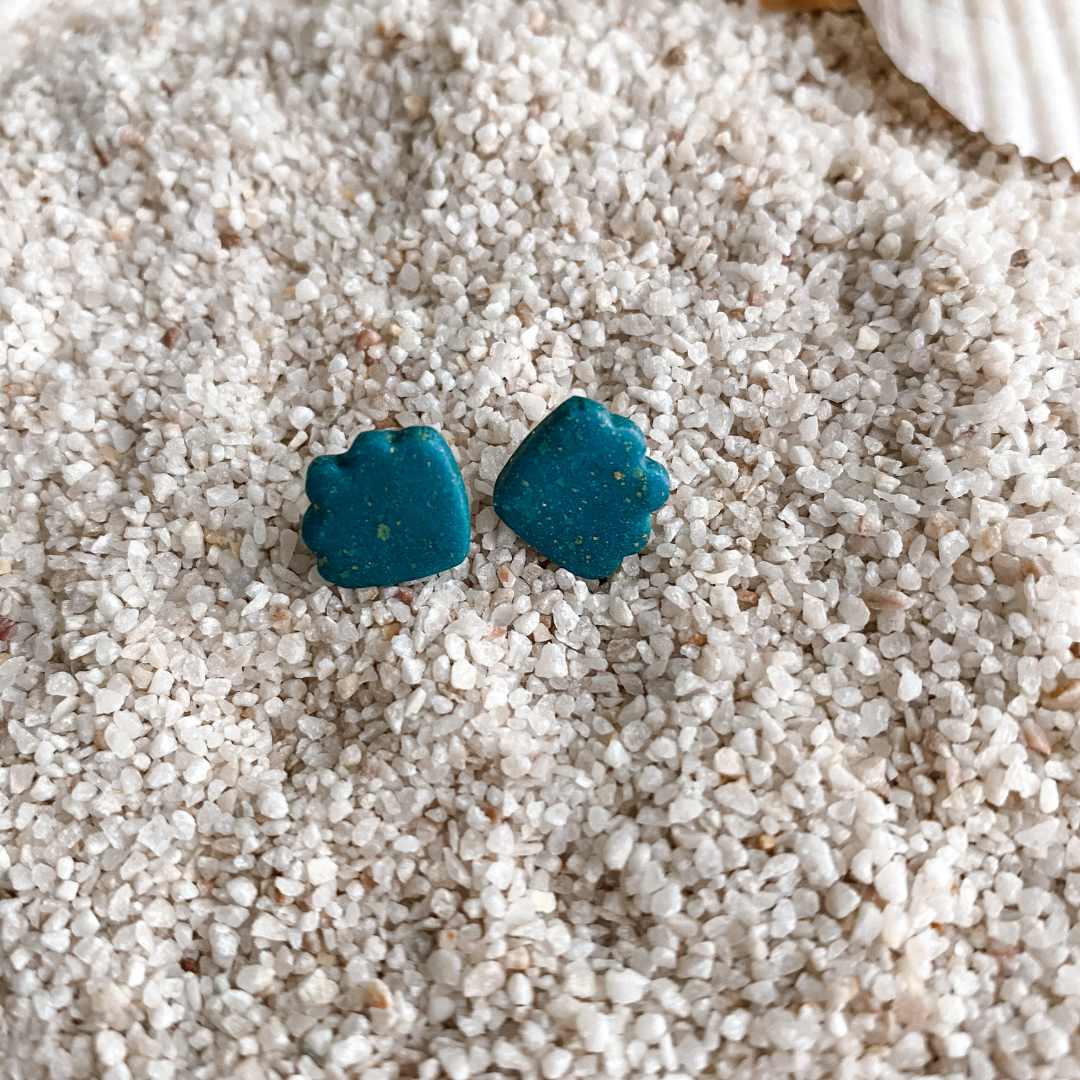 Mini Sweetheart Clam Shell Stud Earring - Gold Speckled Emerald